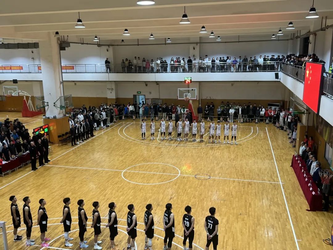 篮球正常防守动作_篮球防守身体规则_篮球防守身体接触犯规吗