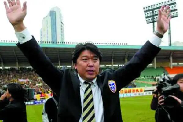 足球球员历史排名_历史足球队员排行_足球人员排名