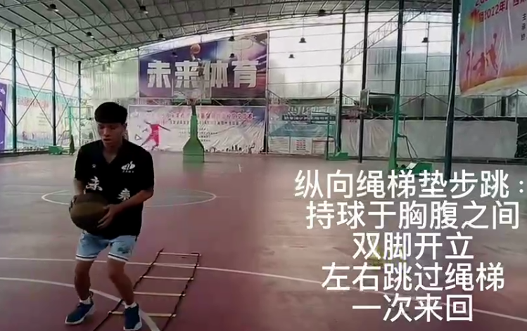 篮球八字绕球动作要领_绕八字篮球战术_篮球八字绕球技巧