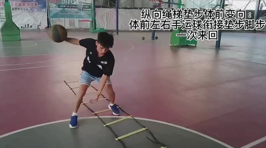 篮球八字绕球动作要领_绕八字篮球战术_篮球八字绕球技巧