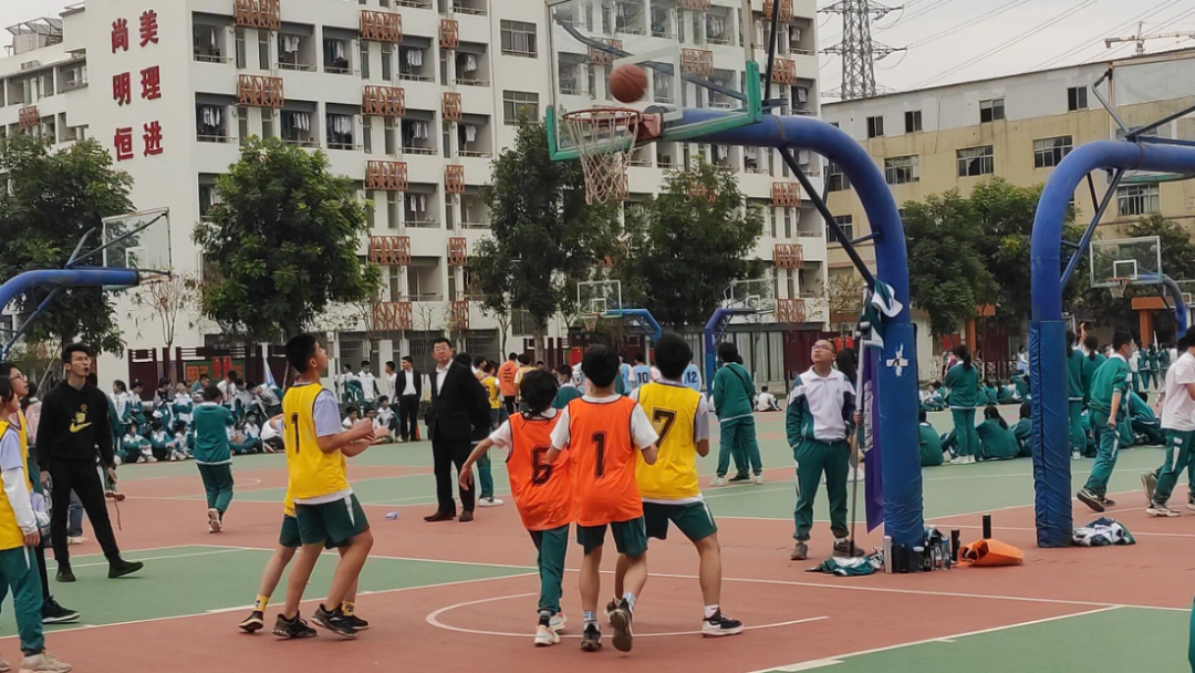 省实白云实验学校初二年级篮球赛：快乐运动