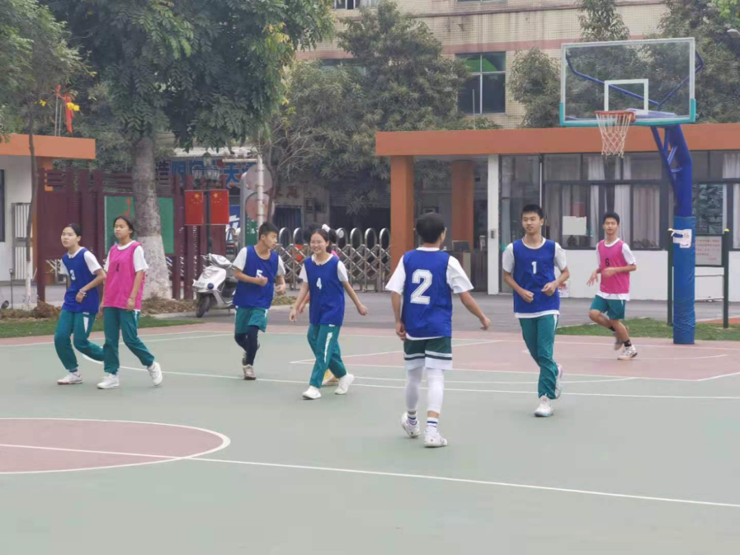 篮球规则飞身救球视频_篮球规则飞身救球教学视频_飞身救球的篮球规则