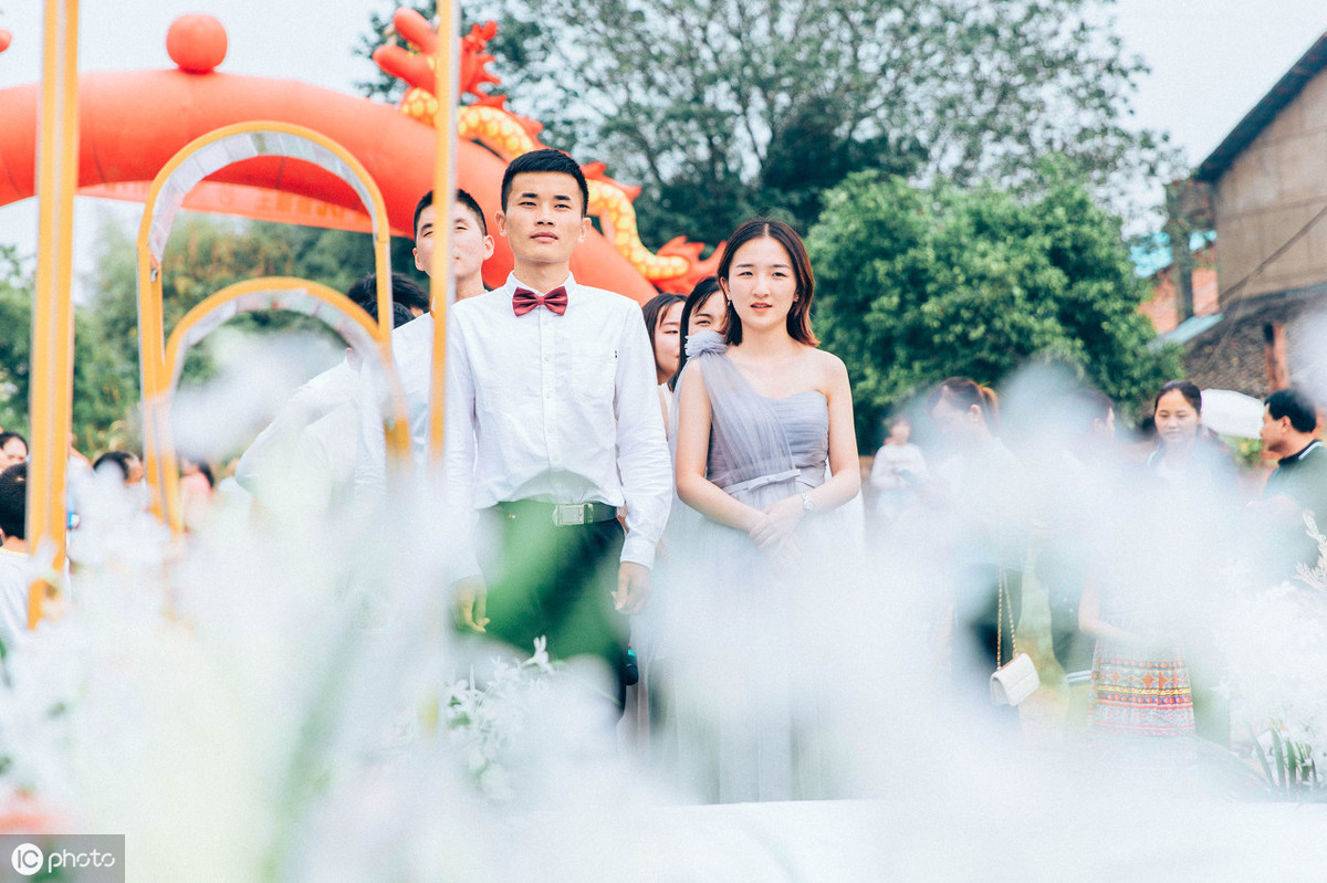 用拍婚纱照的钱请婚礼跟拍_拍婚纱照谁拿钱_拍婚纱照的钱该不该一人一半