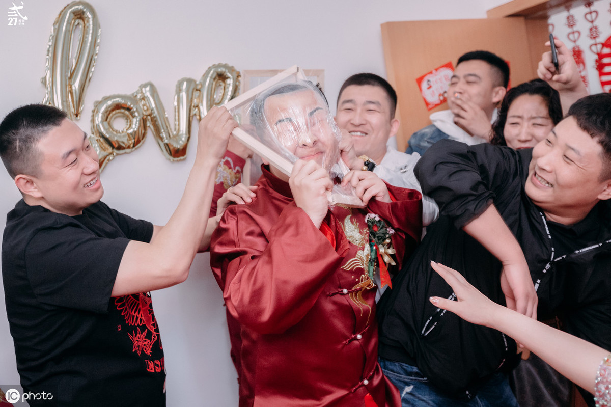 用拍婚纱照的钱请婚礼跟拍_拍婚纱照的钱该不该一人一半_拍婚纱照谁拿钱