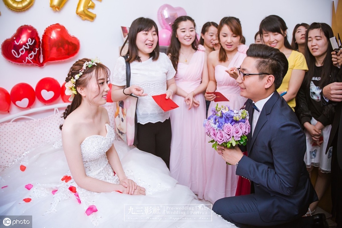 用拍婚纱照的钱请婚礼跟拍_拍婚纱照谁拿钱_拍婚纱照的钱该不该一人一半