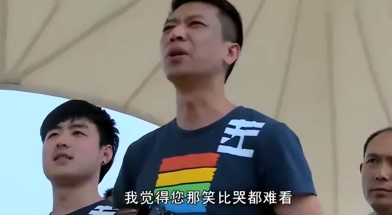 用拍婚纱照的钱请婚礼跟拍_婚纱照钱谁拿_拍婚纱照的钱该谁出