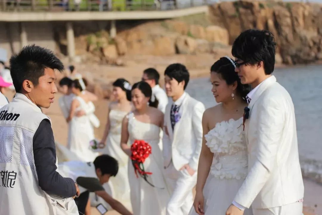 拍婚纱照的钱该谁出_婚纱照钱谁拿_用拍婚纱照的钱请婚礼跟拍