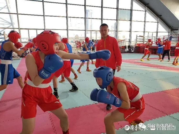 踢足球冠军是谁_踢足球冠军全国世界是多少名_世界踢足球全国冠军是