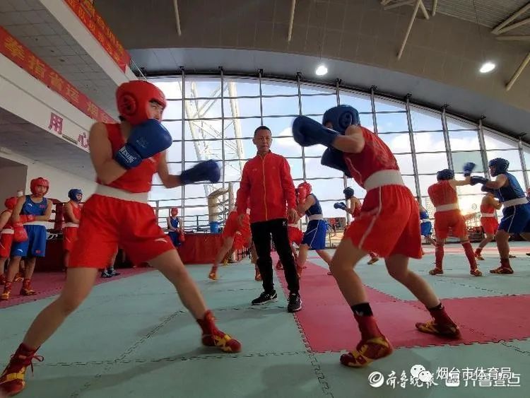 世界踢足球全国冠军是_踢足球冠军全国世界是多少名_踢足球冠军是谁