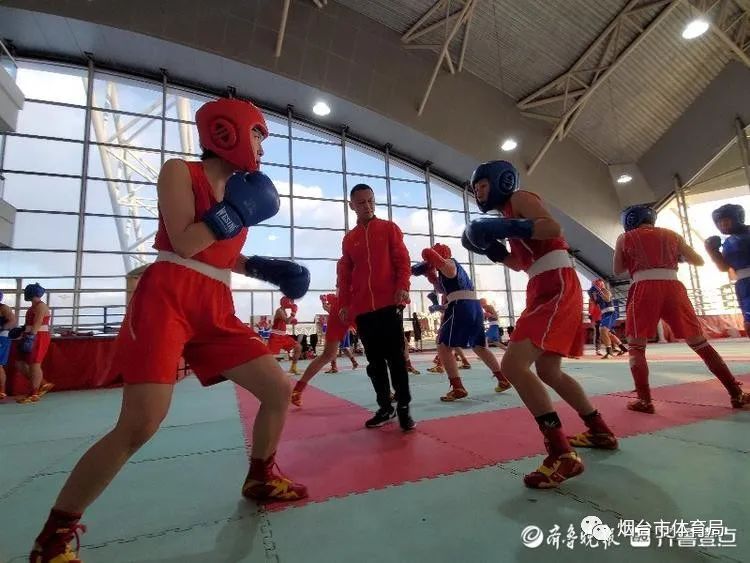 世界踢足球全国冠军是_踢足球冠军全国世界是多少名_踢足球冠军是谁