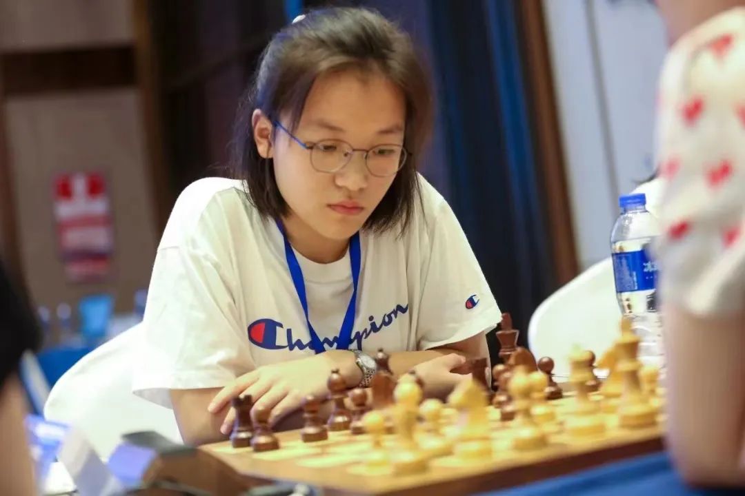杭州学生俞悦兮勇夺全国国际象棋双料冠军，