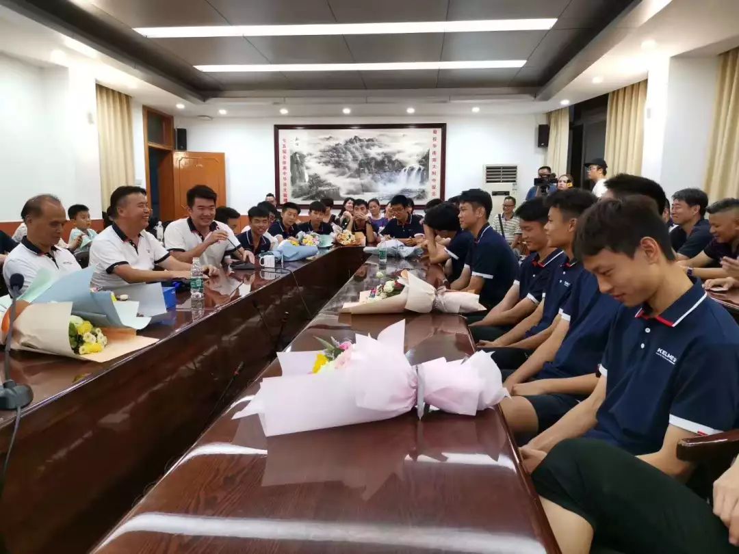 踢足球冠军全国世界是第几名_踢足球冠军是谁_世界踢足球全国冠军是