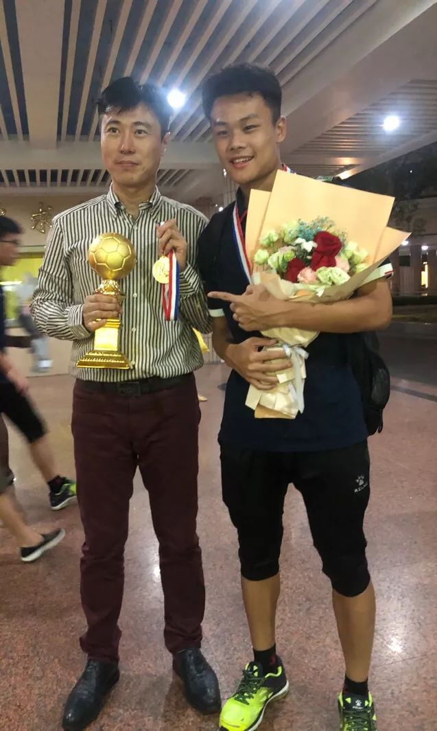 踢足球冠军全国世界是第几名_世界踢足球全国冠军是_踢足球冠军是谁