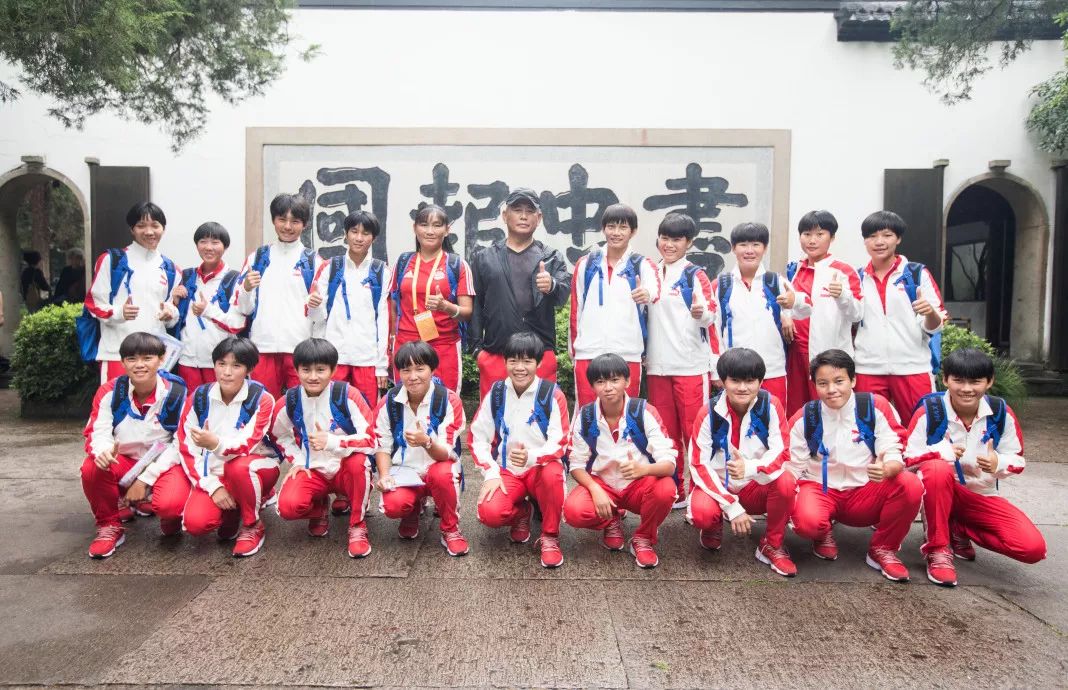 踢足球冠军全国世界是第几名_踢足球冠军全国世界是多少名_世界踢足球全国冠军是