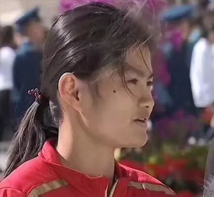 世界踢足球全国冠军是_踢足球冠军全国世界是多少名_踢足球冠军全国世界是第几名
