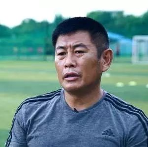 踢足球冠军全国世界是第几名_踢足球冠军全国世界是多少名_世界踢足球全国冠军是