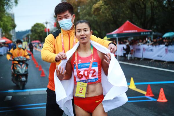 各届竞走冠军_冠军竞走运动员王亚萍简历_冠军竞走打一京剧行当