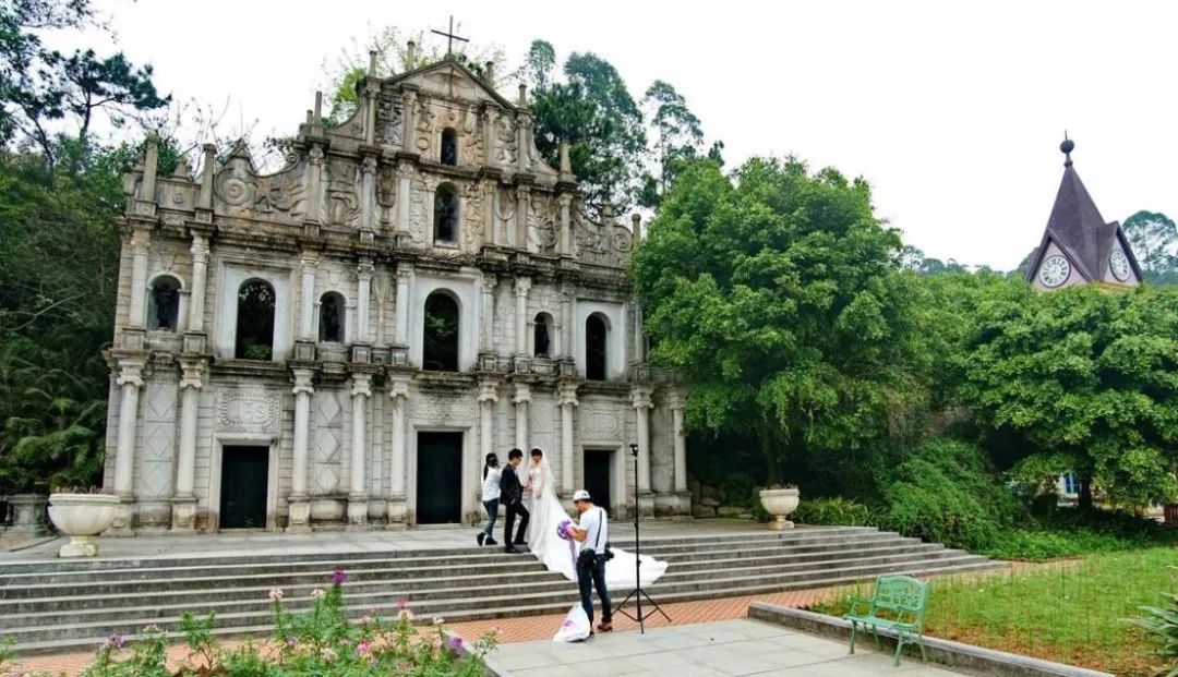 婚纱摄影棚设计图片_实景婚纱照影棚打造效果图_婚纱影棚实景装修
