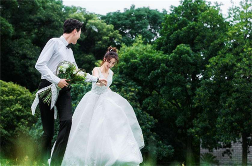 婚纱照选精修照片一般要多久_婚纱照选片到精修时间_婚纱选照片精修时间到几点结束