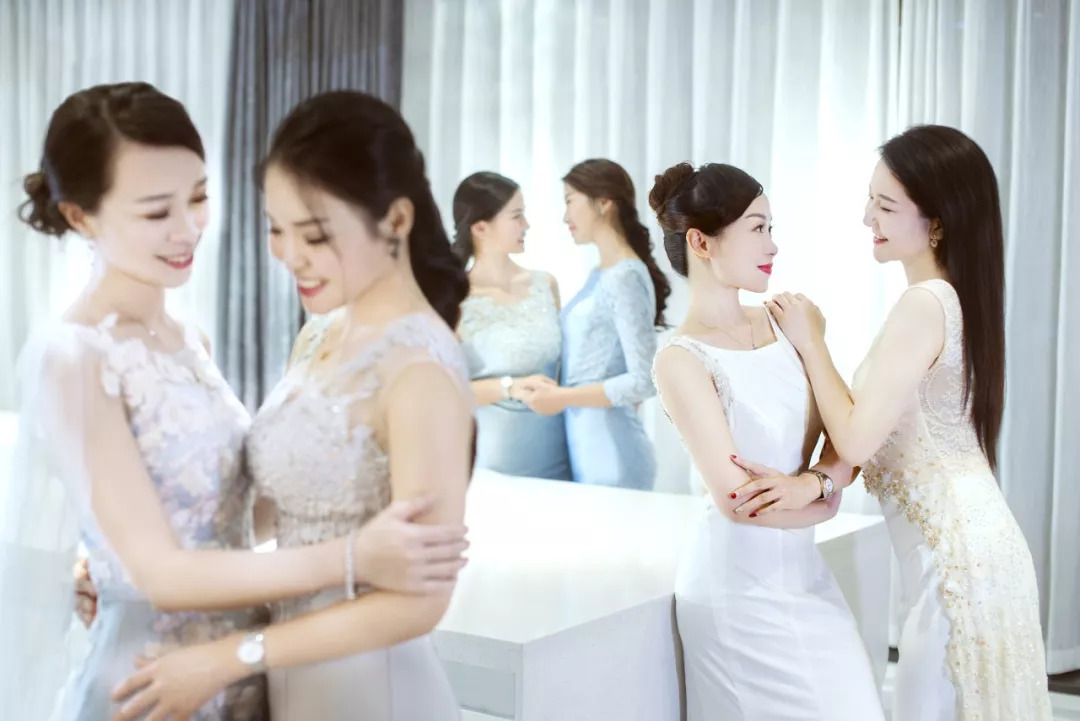 结婚请司仪搭场景_结婚司仪旅游请客怎么说_旅游结婚请司仪