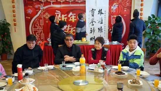 联赛足球冠军德国奖杯图片_德国足球联赛冠军奖杯_联赛足球冠军德国奖杯是什么