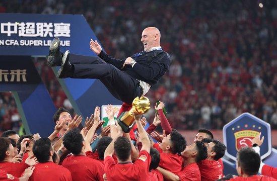 联赛足球冠军德国奖杯图片_联赛足球冠军德国奖杯是什么_德国足球联赛冠军奖杯
