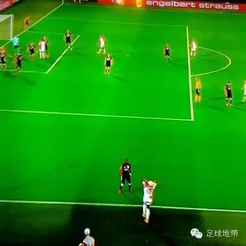 禁区犯规点球_禁区点球在哪个位置_世界足球十大禁区点球规则