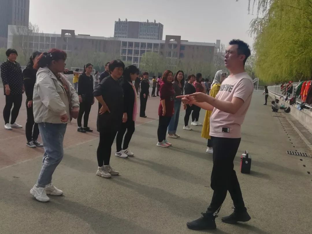 王者举重冠军是什么意思_曾经的王者举重冠军是谁_举重冠军多少钱