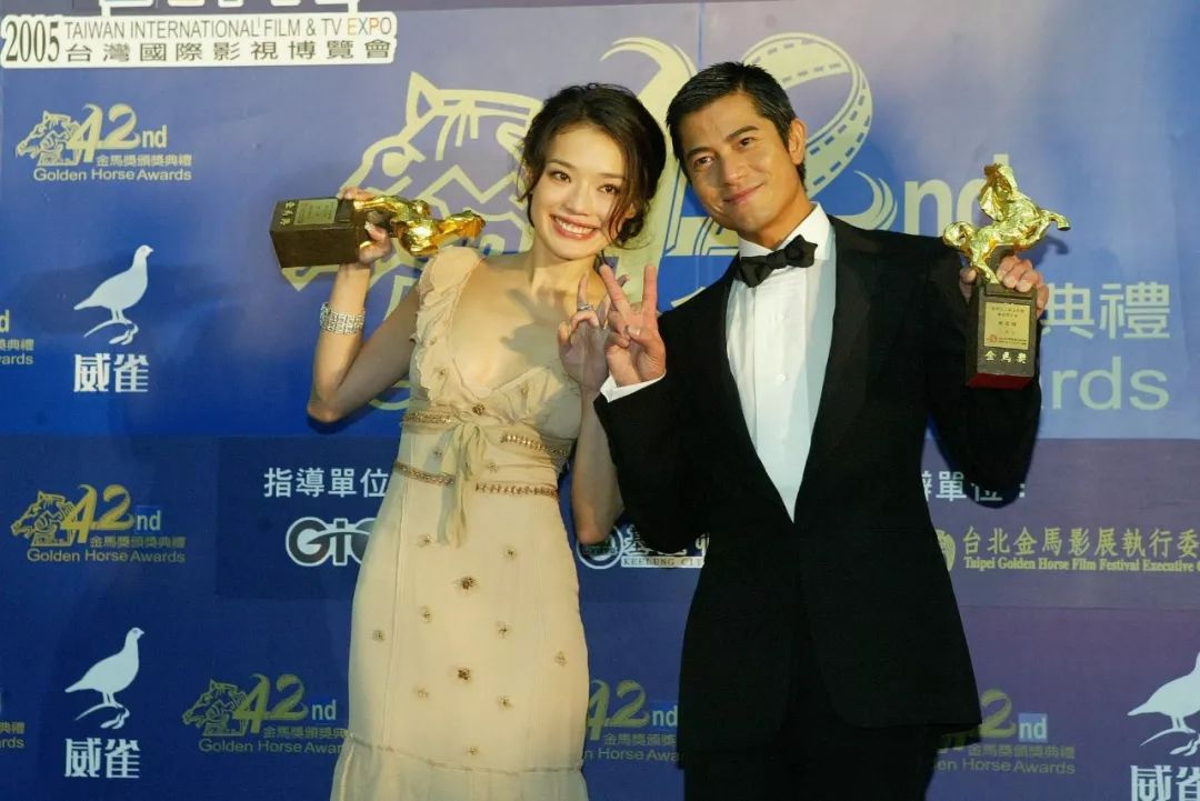 黑色个性粉色婚纱照搭配_粉色婚纱照好不好_黑色和粉色婚纱
