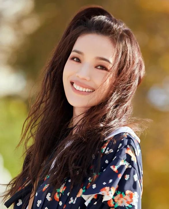 黑色个性粉色婚纱照搭配_粉色婚纱照好不好_黑色和粉色婚纱
