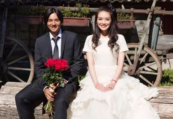 黑色个性粉色婚纱照搭配_粉色婚纱照好不好_黑色和粉色婚纱