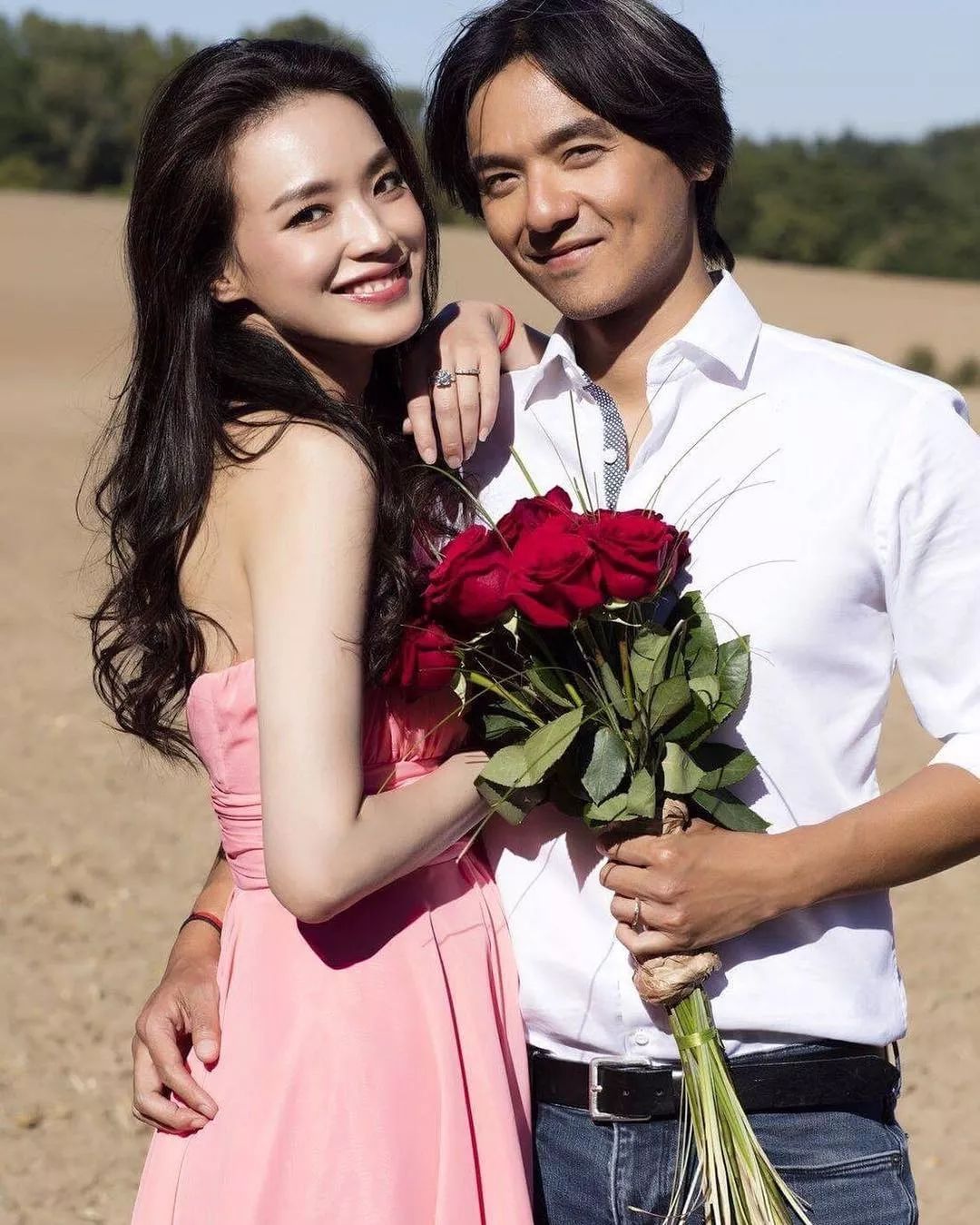 黑色个性粉色婚纱照搭配_粉色婚纱照好不好_黑色和粉色婚纱