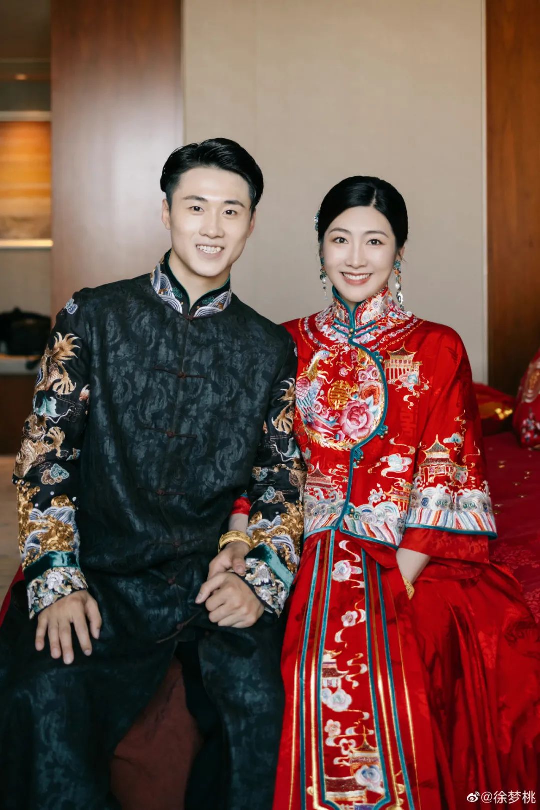 婚纱粉色_黑色个性粉色婚纱照搭配_黑色和粉色婚纱