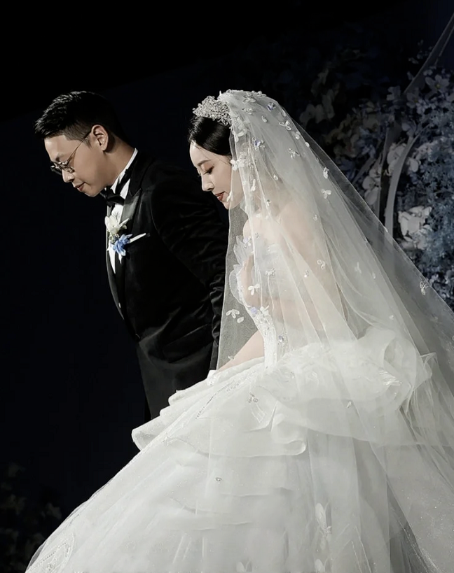 黑色个性粉色婚纱照搭配_黑色和粉色婚纱_婚纱粉色