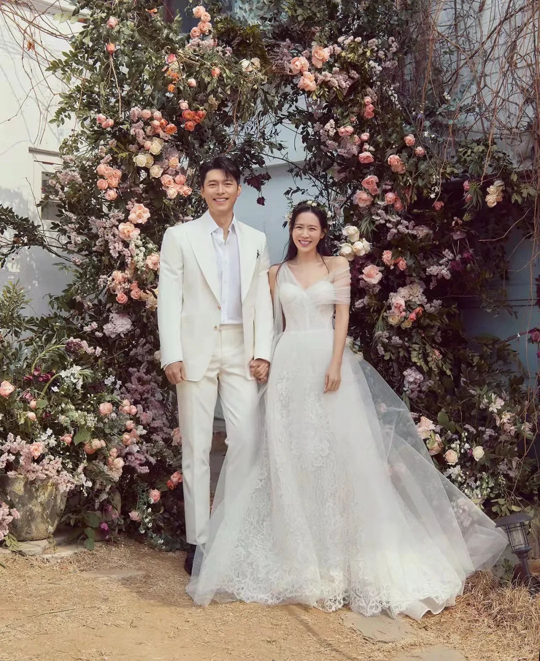 婚纱粉色_黑色个性粉色婚纱照搭配_黑色和粉色婚纱