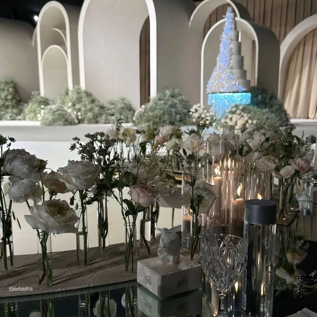 黑色个性粉色婚纱照搭配_黑色和粉色婚纱_婚纱粉色