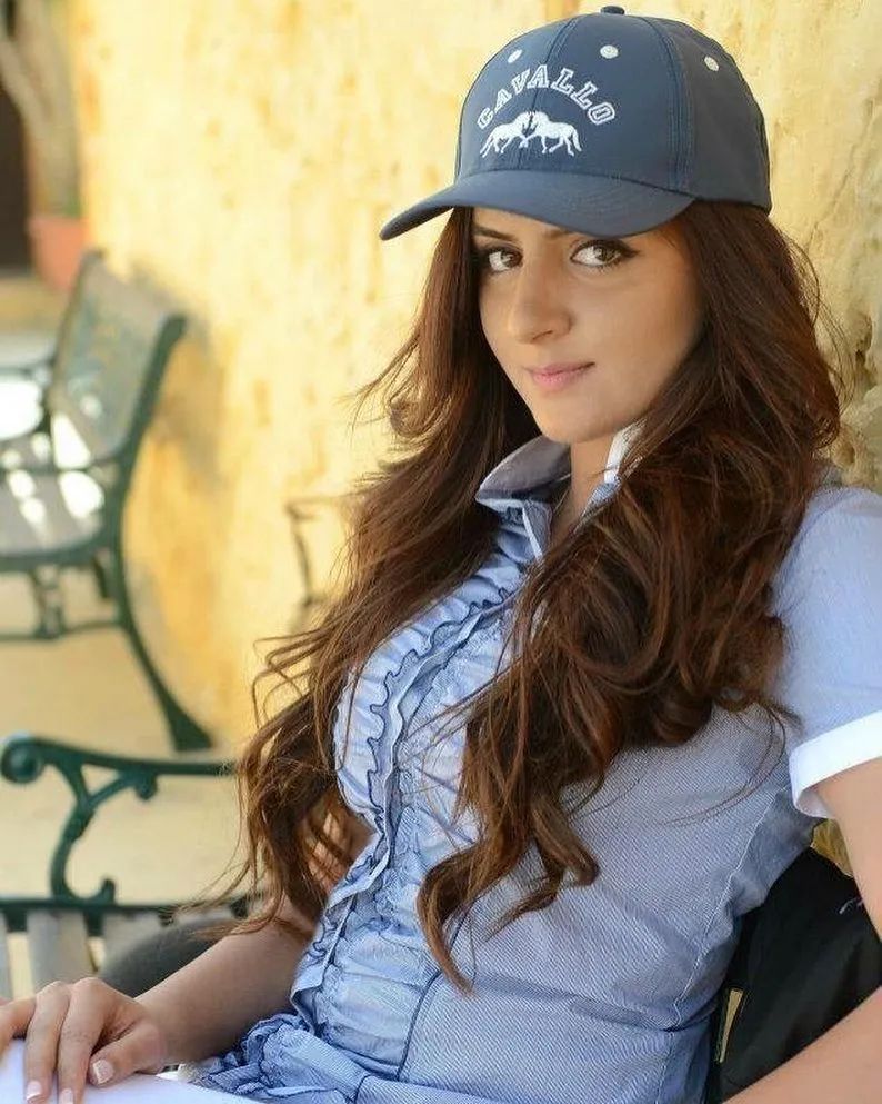 黑色和粉色婚纱_黑色个性粉色婚纱照搭配_婚纱粉色