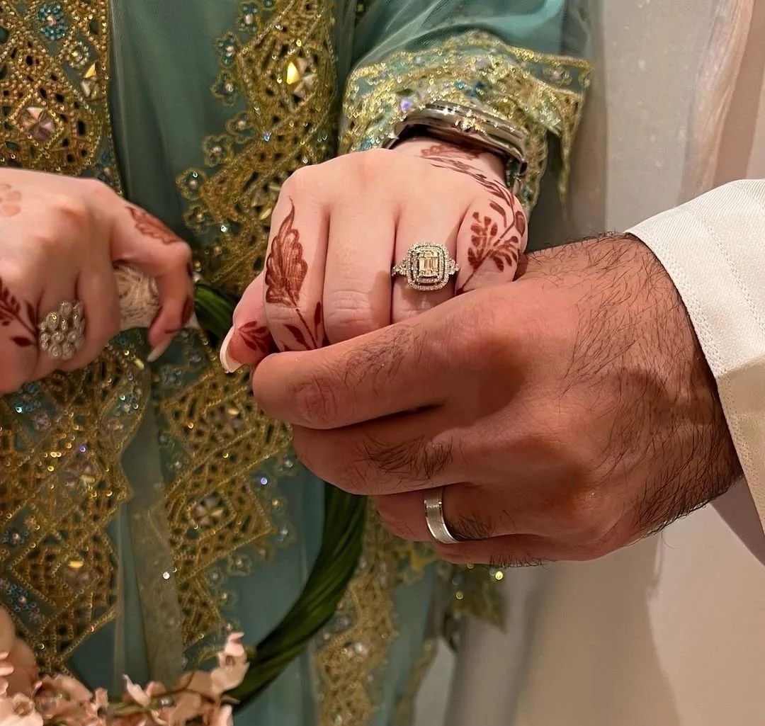 婚纱粉色_黑色个性粉色婚纱照搭配_黑色和粉色婚纱