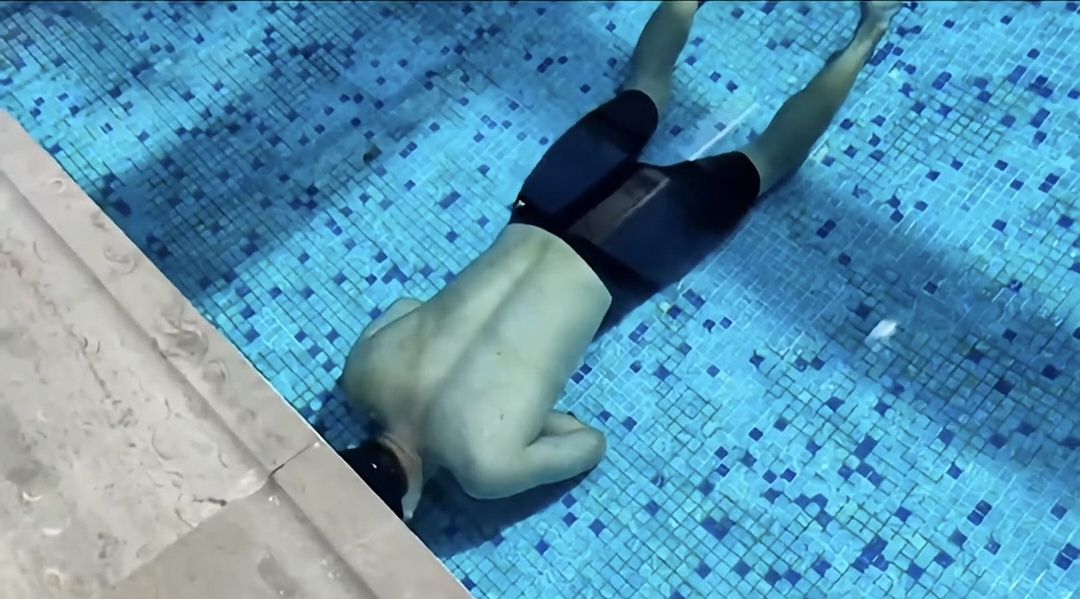 游泳憋气视频教程_游泳在水下憋气技巧视频_游泳憋气五分钟视频技巧