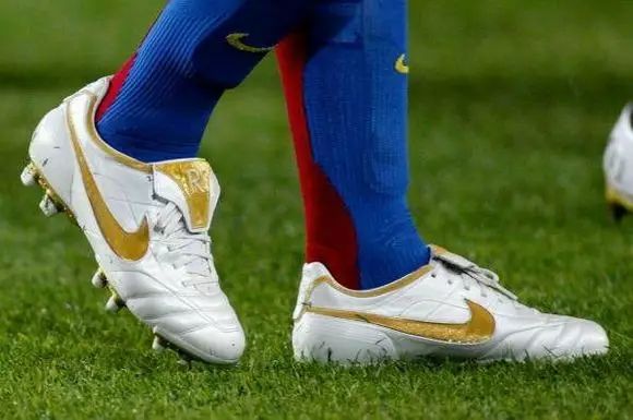 nike传奇足球鞋_nike传奇足球鞋历史_足球鞋传奇