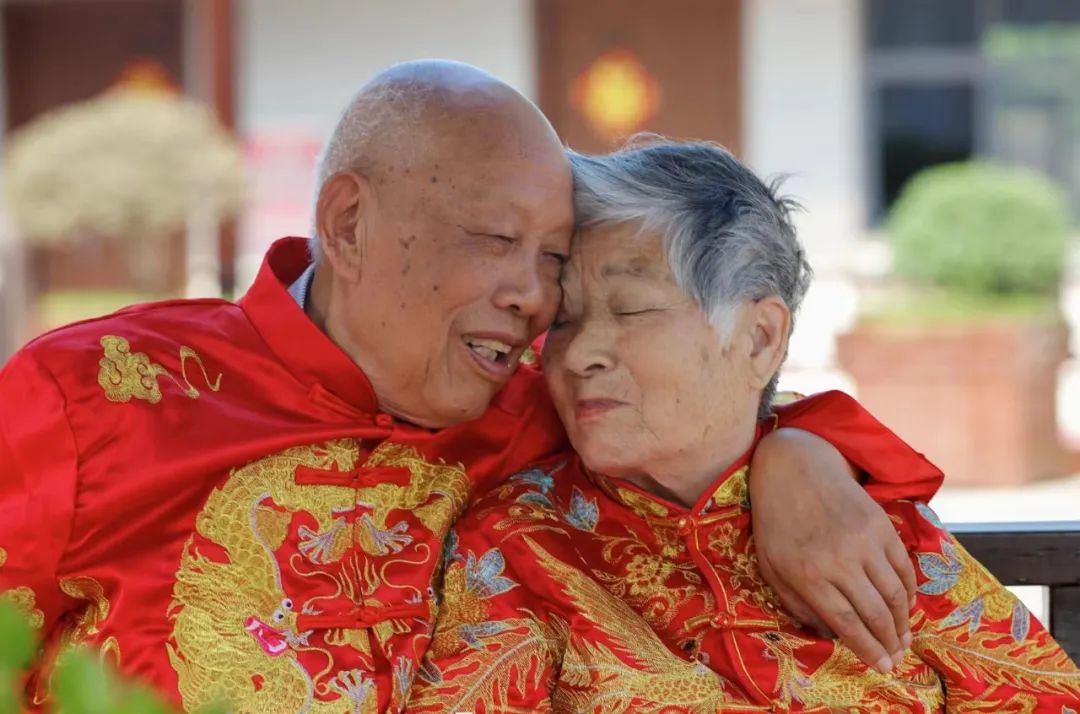 拍婚纱照牙齿太丑怎么办_拍婚纱照牙齿龅牙p图_牙齿不好看婚纱照表情管理
