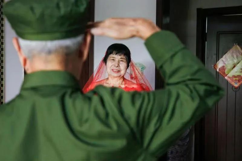 拍婚纱照牙齿龅牙p图_拍婚纱照牙齿太丑怎么办_牙齿不好看婚纱照表情管理
