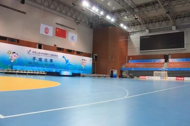 足球技巧手球打法图解_足球手球新规则球打手_足球怎么打手球技巧