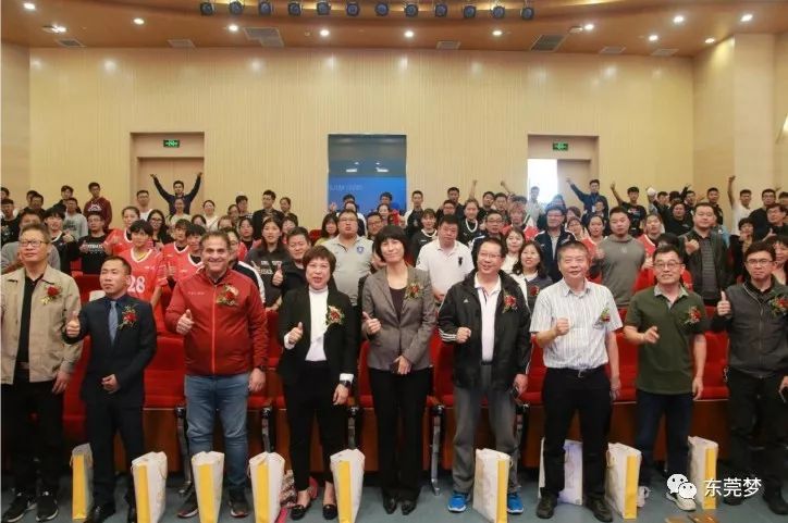 足球技巧手球打法视频_足球怎么打手球技巧_足球手球规则