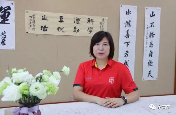 足球怎么打手球技巧_足球技巧手球打法视频_足球手球规则