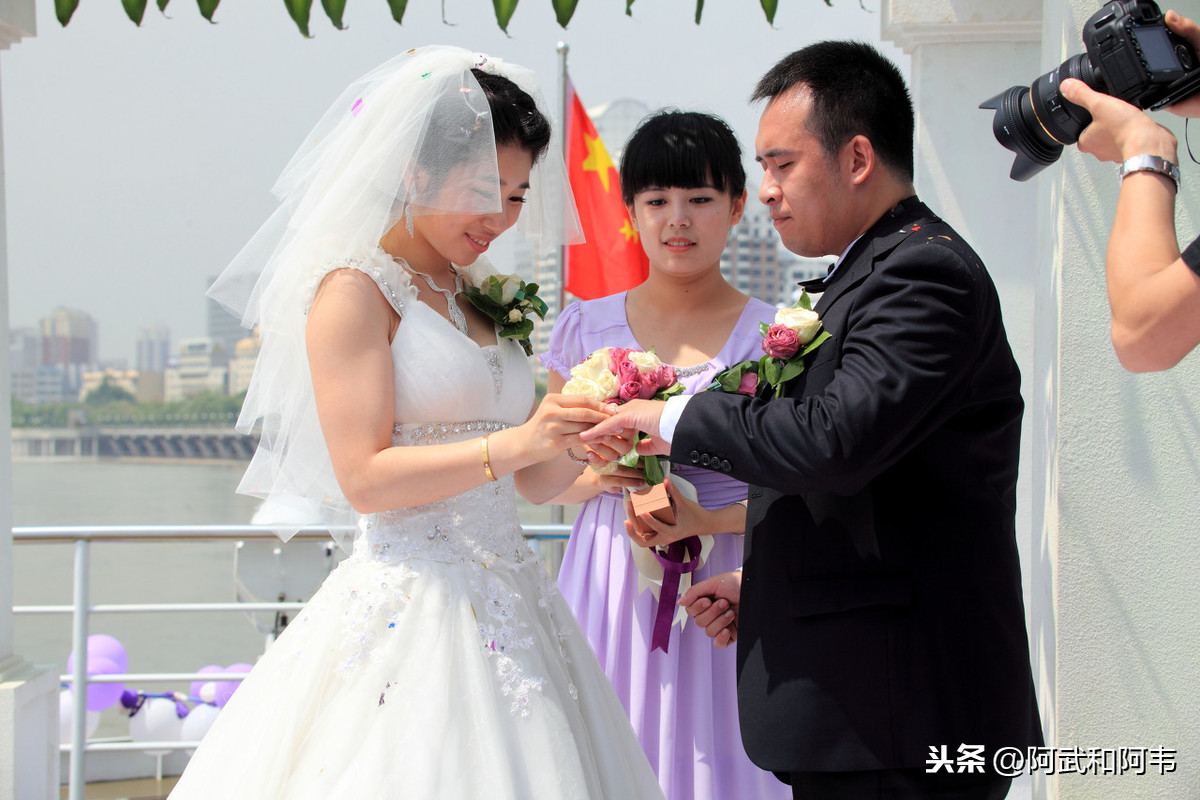 结婚找司仪要注意什么_结婚一定要找个好司仪嘛_结婚找个司仪多少钱
