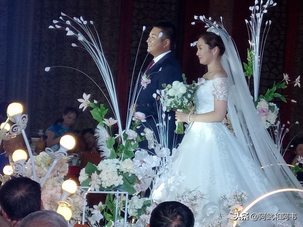 结婚找司仪要注意什么_结婚找个司仪多少钱_结婚一定要找个好司仪嘛