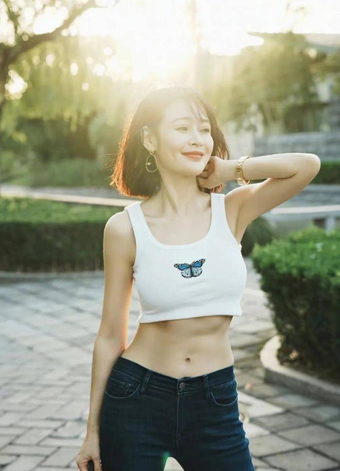 健身达人袁姗姗_视频健身明星袁姗姗是谁_明星健身视频袁姗姗