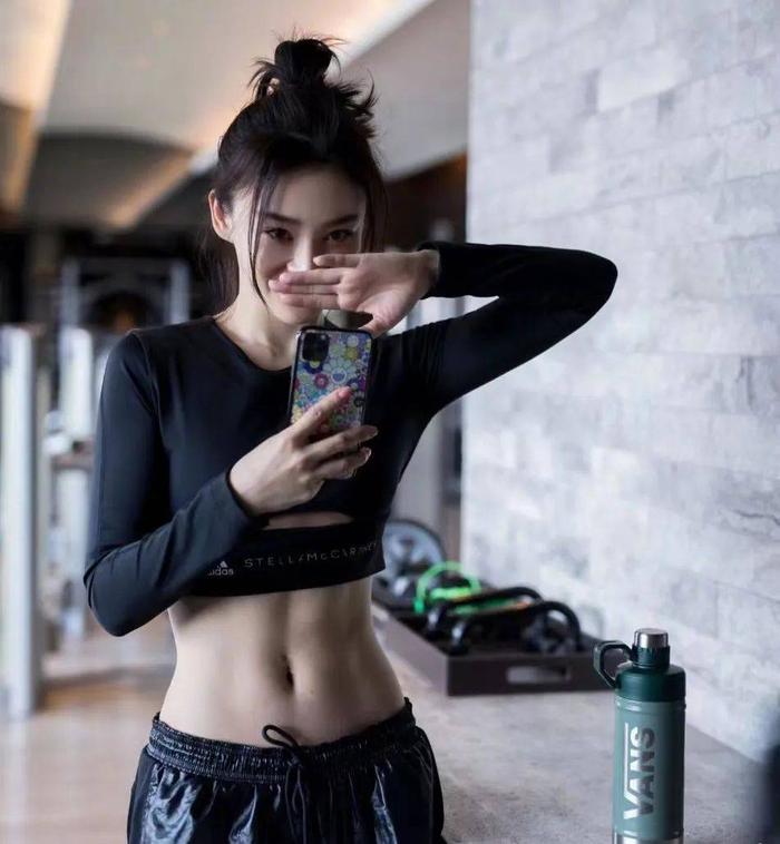 明星健身视频袁姗姗_健身达人袁姗姗_视频健身明星袁姗姗是谁