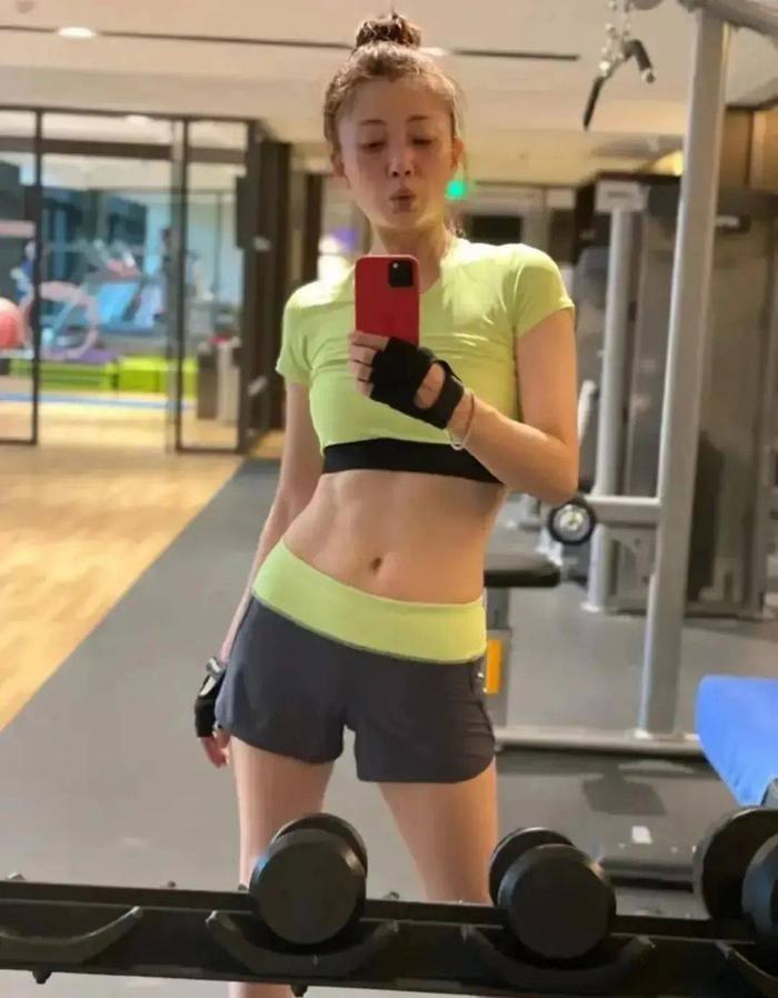 明星健身视频袁姗姗_视频健身明星袁姗姗是谁_健身达人袁姗姗